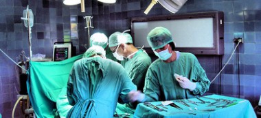 12 hôpitaux habilités à explanter les prothèses PIP dans le Val de Marne