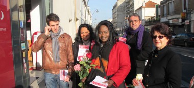Journée de la femme : campagne fleurie pour le Front de Gauche et le PS