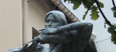 La statue de Carla Bruni en images