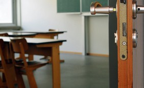 Manif d’enseignants pour l’accès aux salles de classe à Chennevières-sur-Marne