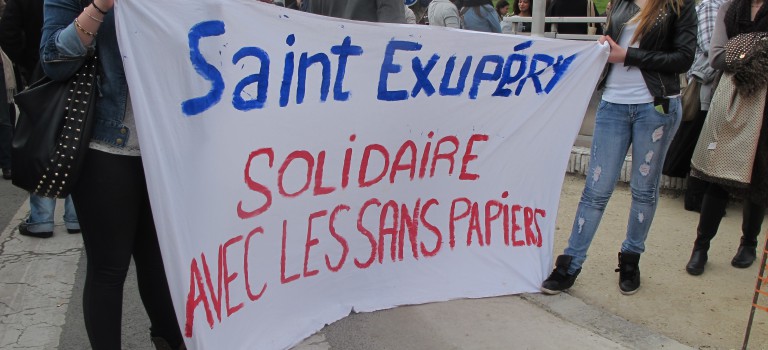 Le lycée Saint Exupéry manifeste pour soutenir deux élèves sans-papier