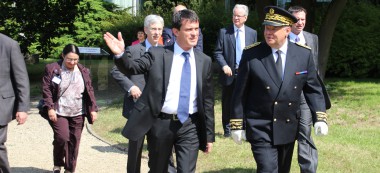 Manuel Valls présente les préfectures 2.0 à Créteil