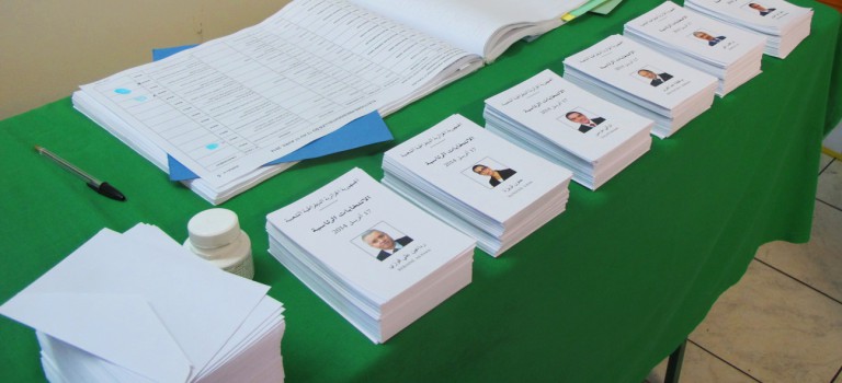 Elections algériennes : ambiance bon enfant au bureau de vote