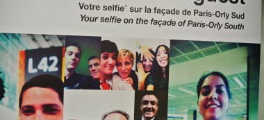 L’aéroport d’Orly affiche les selfies de ses clients