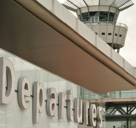 Grève de contrôleurs aériens : un quart des vols annulés ce lundi à l’aéroport d’Orly