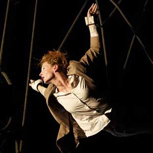 Entre cirque et danse aérienne: Mélissa Von Vépy à Choisy