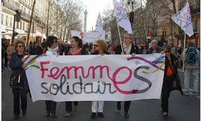 Rassemblement de Femmes solidaires à Ivry