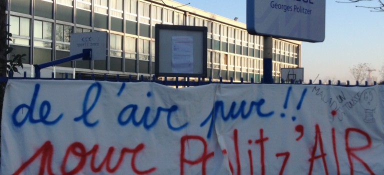Fumées : les parents du collège Politzer organisent un sit-in devant la mairie d’Ivry