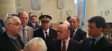 Attentats évités : M. Valls et B. Cazeneuve se sont rendus dans les églises de Villejuif