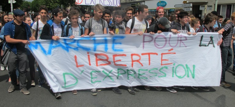 A Saint-Maur, près de 500 personnes ont marché pour la liberté d’expression