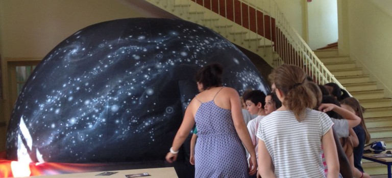 Un planétarium dans le préau de l’école Clémenceau au Perreux-sur-Marne