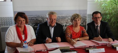 Signatures en série des contrats de ville du Val-de-Marne