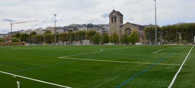 Nouvelle pelouse synthétique au stade Dumotel à Cachan