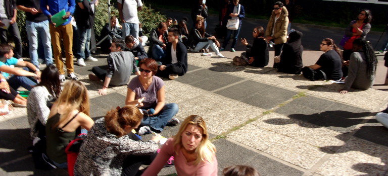 Sit-in des sans-bahut devant le rectorat