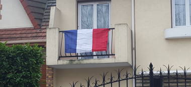 Hommage aux victimes : timide pavoisement de drapeaux en Val-de-Marne
