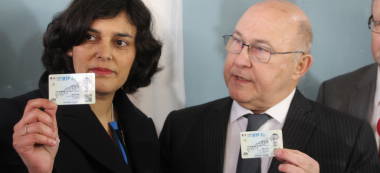 Myriam El Khomri et Michel Sapin lancent leur carte de travailleur détaché depuis Rungis