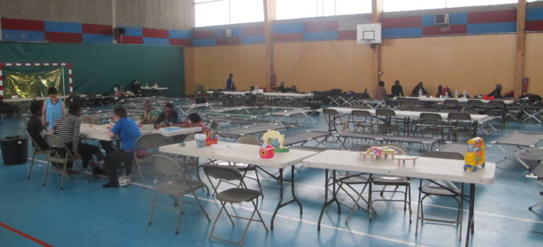 Inondations: la vie s’organise dans les gymnases qui abritent les sinistrés