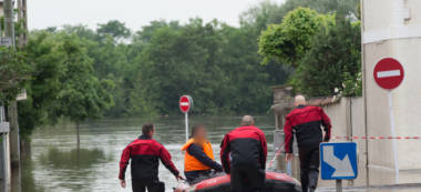Evacuation du quartier inondé de Villeneuve-le-Roi : l’album photo-vidéo des pompiers
