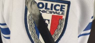 La police de Saint-Mandé met son brassard noir par solidarité avec les policiers assassinés à Magnanville