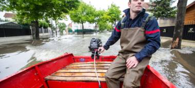 Evacuation du quartier inondé de Villeneuve-Saint-Georges: l’album photo des pompiers