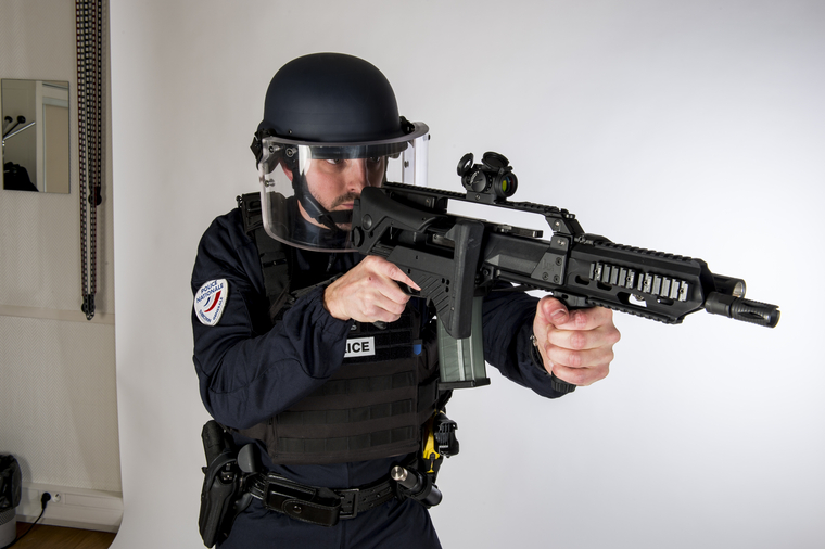 Les nouveaux fusils d'assaut des policiers de la BAC manquent-ils de  précision?