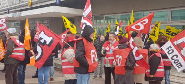 A Créteil, les agents de La Poste ont manifesté contre les fermetures de bureaux en Val-de-Marne