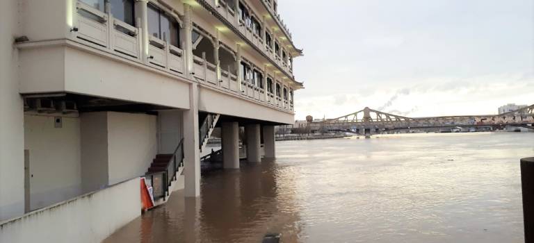 Inondations en Val-de-Marne: de plus en plus de villes touchées