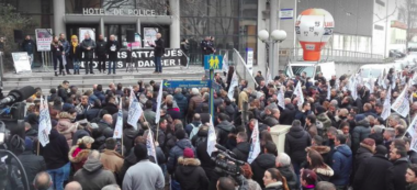 300 policiers manifestent devant l’hôtel de police de Créteil