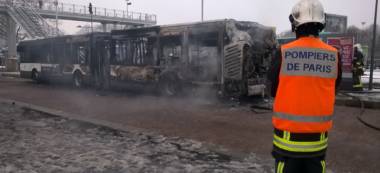 Le bus 393 part en fumée à Créteil Pompadour