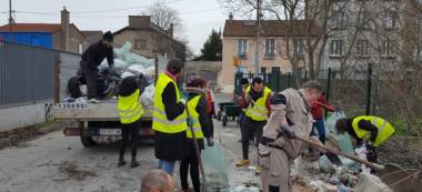 Plusieurs tonnes de déchets ramassés dans les rues d’Ivry-sur-Seine