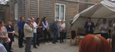 Onze familles roms ont inauguré leurs chalets à Ivry-sur-Seine