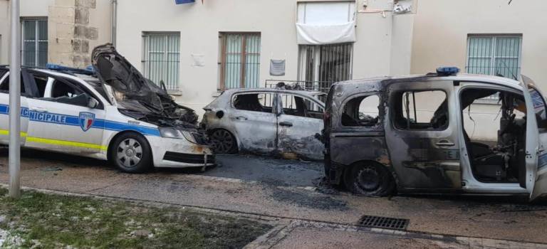 Villejuif  : quatre voitures de la police municipale incendiées