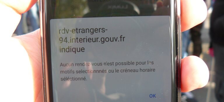Ile-de-France: le gouvernement reconnaît les “difficultés” d’accès aux préfectures pour les étrangers