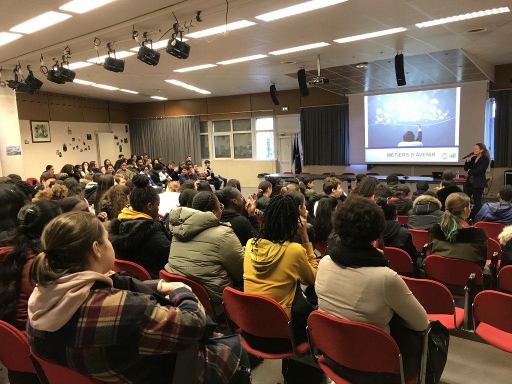 Lycée Marx Dormoy à ChampignysurMarne succès du forum des métiers