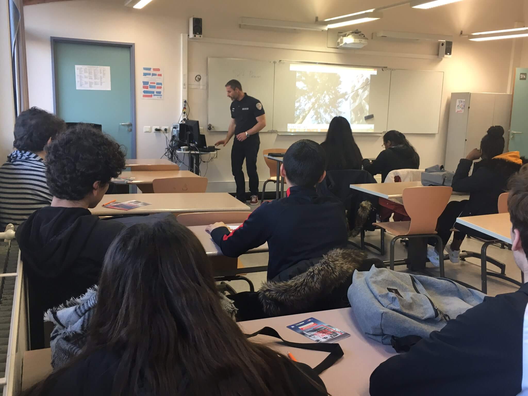 Lycée Marx Dormoy à ChampignysurMarne succès du forum des métiers