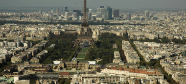Paris: la Cour des comptes épingle la gestion de la tour Eiffel