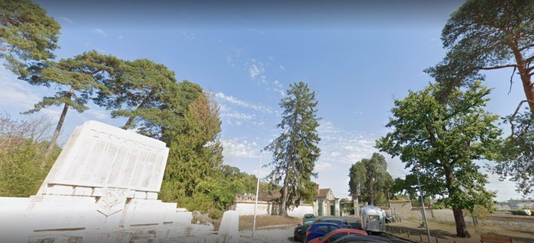 Fontainebleau: des dizaines de tombes profanées par des croix gammées
