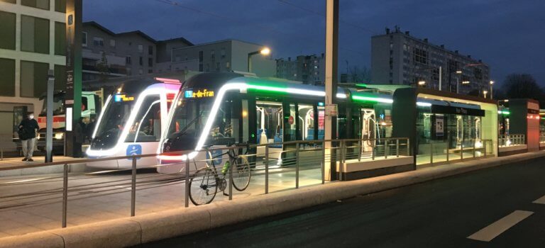 Ile-de-France: le tramway T9 fait le plein de voyageurs