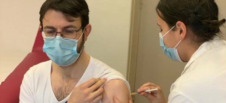 Covid-19 en Val-de-Marne:  centres de vaccination pris d’assaut et élus sur des charbons ardents