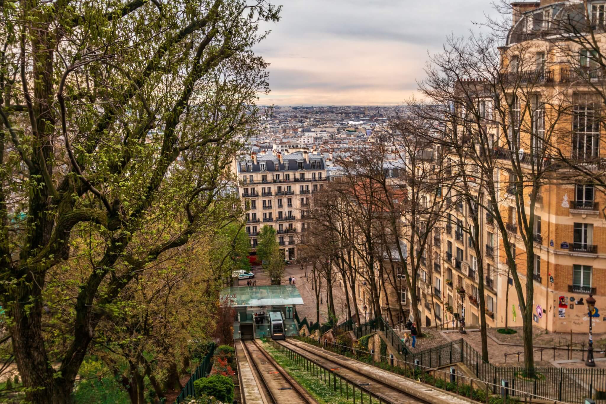 Old real estate in Île-de-France: northern Paris is gentrifying, the pavilions of the outer ring attract