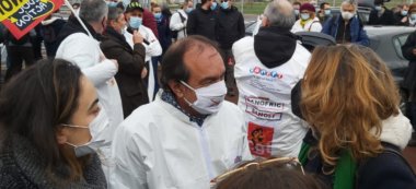 À Vitry puis à Paris, des salariés de Sanofi protestent contre “Sanofric”