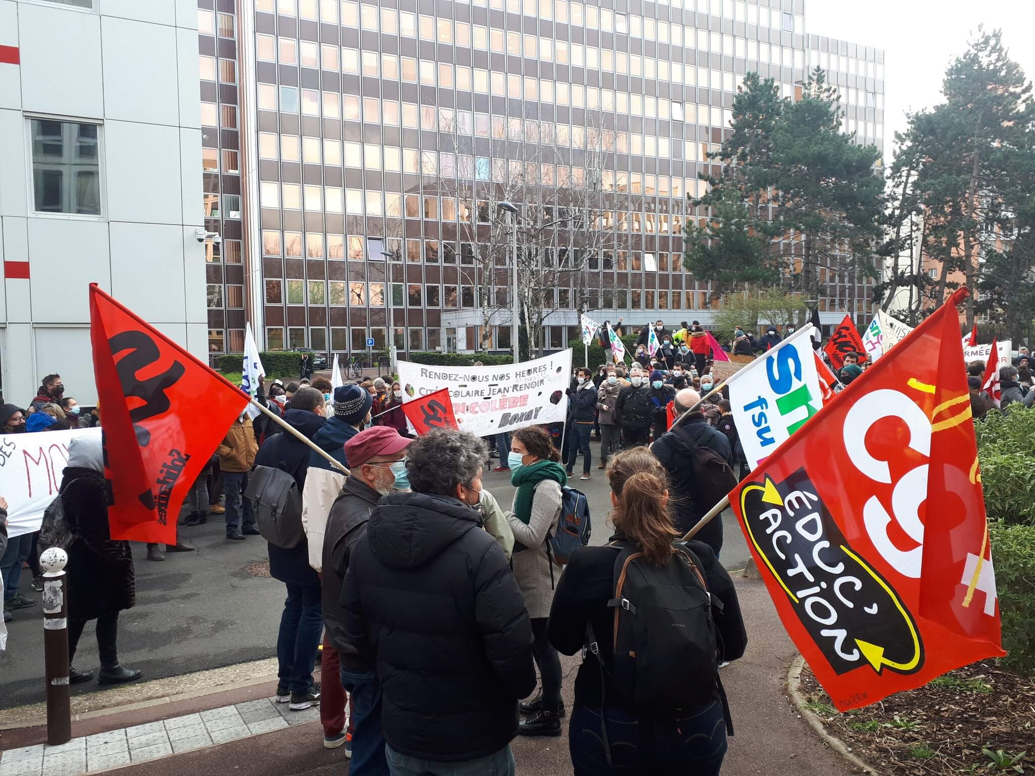 Back to school 2021: several hundred demonstrators in the rectorate of Créteil