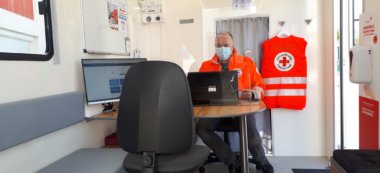 La Croix-Rouge Val-de-Marne s’attaque à la fracture numérique en camion