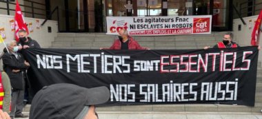 Ivry-sur-Seine: manifestation devant le siège de Fnac-Darty