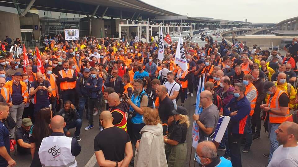 Orly les salariés d'Aéroport de Paris en grève