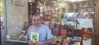Vitry-sur-Seine: André Frot raconte sa vie de balayeur dans un livre
