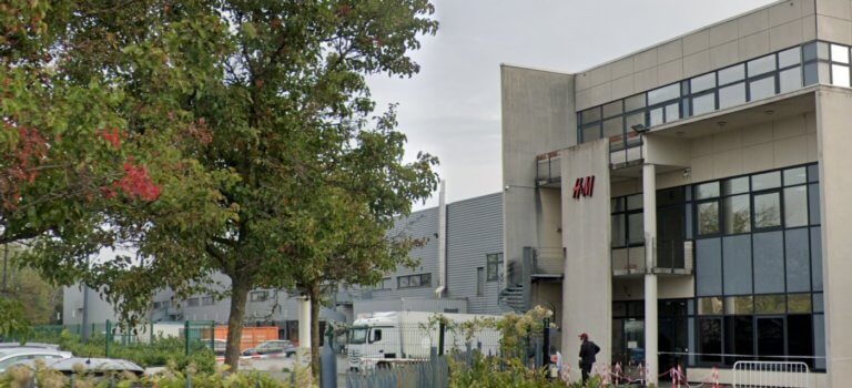 Le Bourget : un délégué syndical tente de s’immoler par le feu sur le site H&M promis à la fermeture