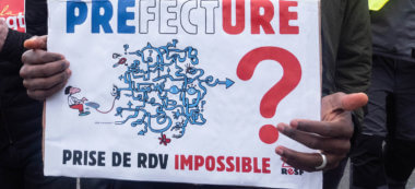 Manifestation à la préfecture de Créteil pour dénoncer le manque de rendez-vous