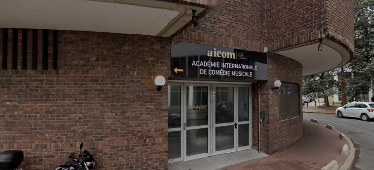 Créteil: le directeur artistique de l’école de comédie musicale Aicom suspendu pour harcèlement sexuel