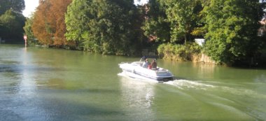 Val-de-Marne: les postiers font passer le permis bateau